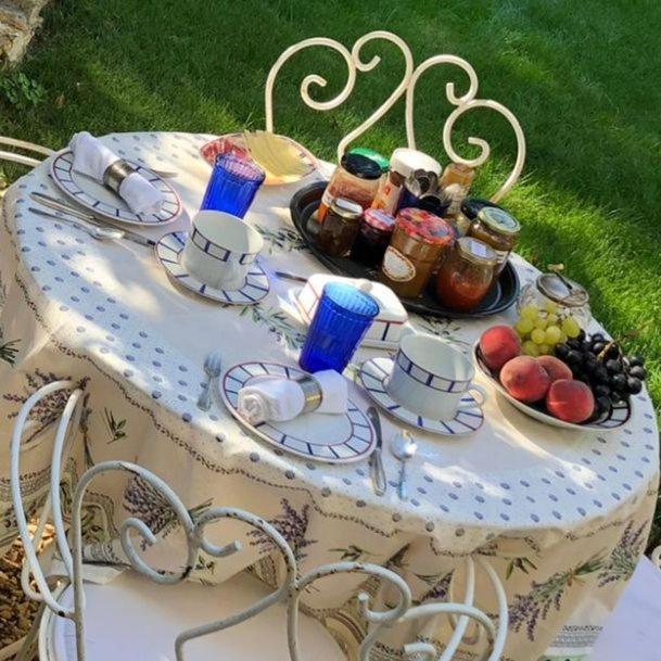 Le Grand Barrois Bed & Breakfast Crecy-la-Chapelle Екстериор снимка
